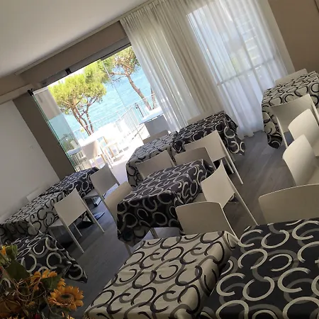 卡塞雷娜酒店 3* 西尔米奥奈