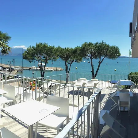 卡塞雷娜酒店 3* 西尔米奥奈