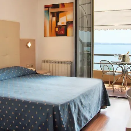 Ca' Serena 3* Sirmione